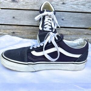VANS Old Skool Sneakers in Navy | Women’s Size 8